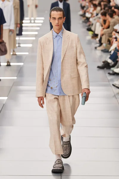Look 26